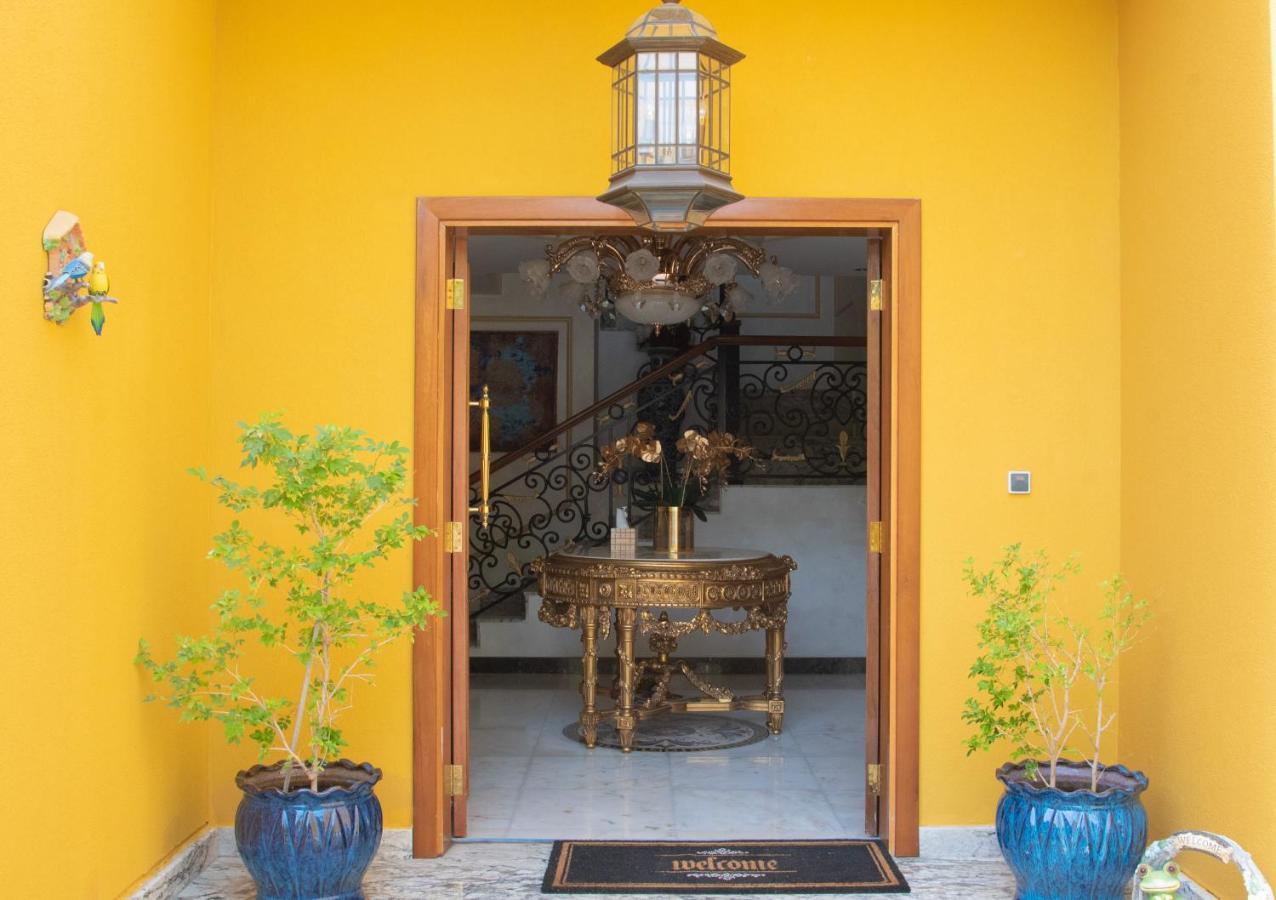 Golden Palace Prive